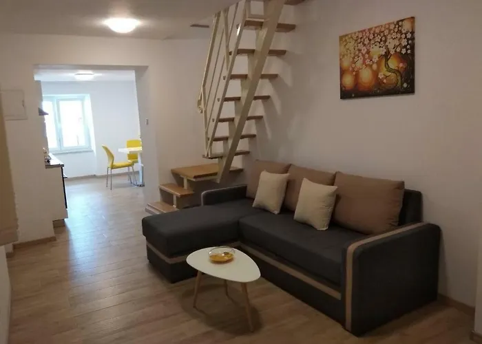 アパート Laura プーラ