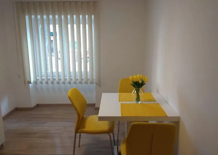 Laura アパート *