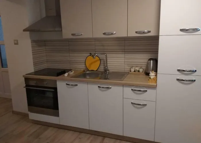 アパート Laura プーラ