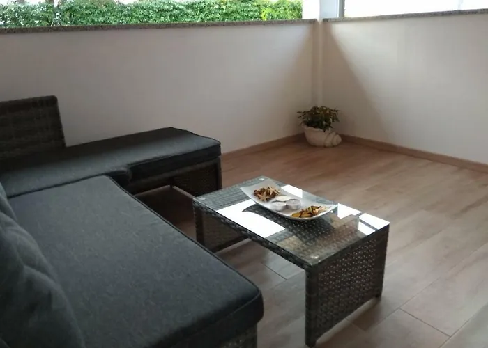 アパート Laura プーラ